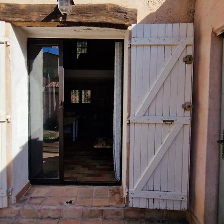 Studio Au Pied De La Sainte Victoire Puyloubier Exterior foto